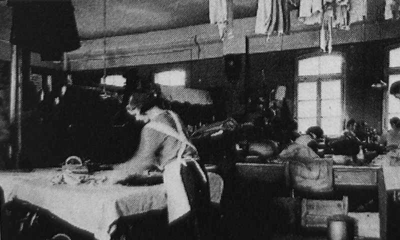 Datei:Kleiderhilfe 2.jpg