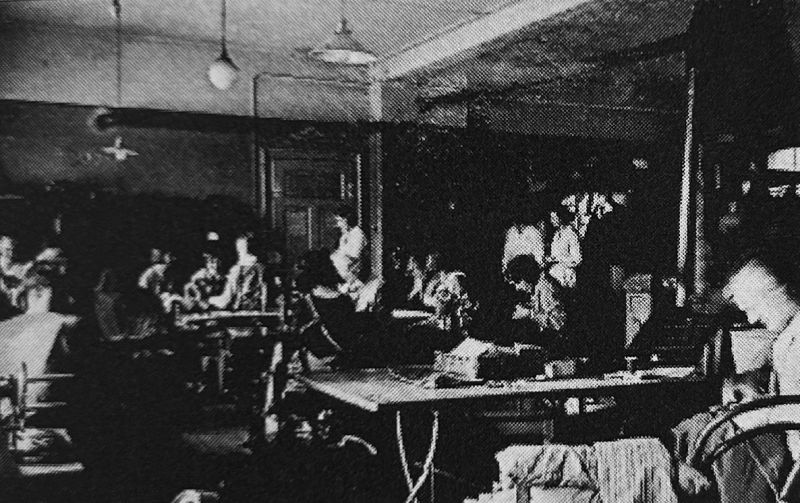 Datei:Kleiderhilfe 3.jpg